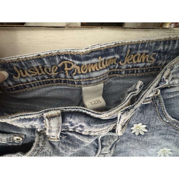 Justice Denim Shorts Girls Sz 12R Embroidered Flowers - Picture 7 of 9
